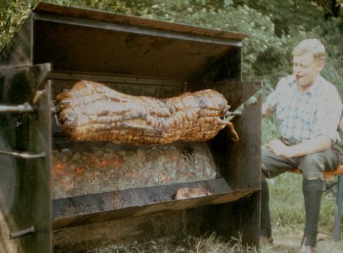 1973-grillschwein-im-pflanzgarten-6