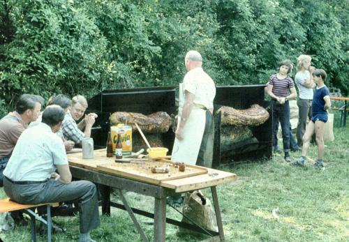 1973-grillschwein-im-pflanzgarten-7